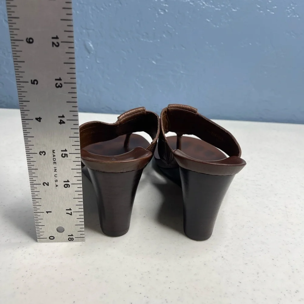 Antonio Melani stacked wedge brown leather thong heel/ gold buckle. Women 8M